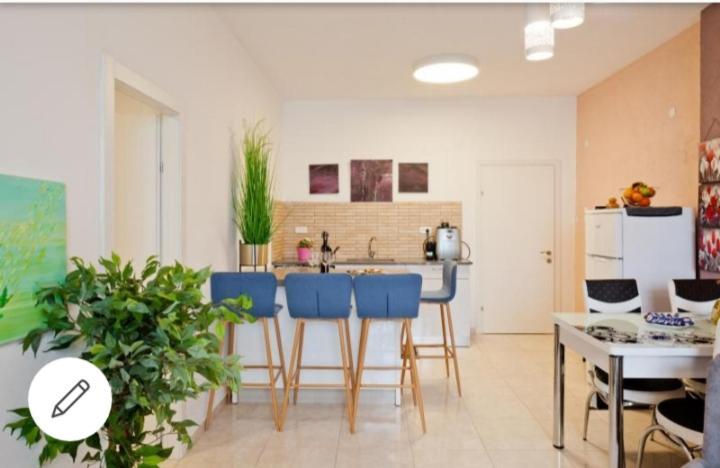 Bat Yam On The Beach Apartment Bagian luar foto