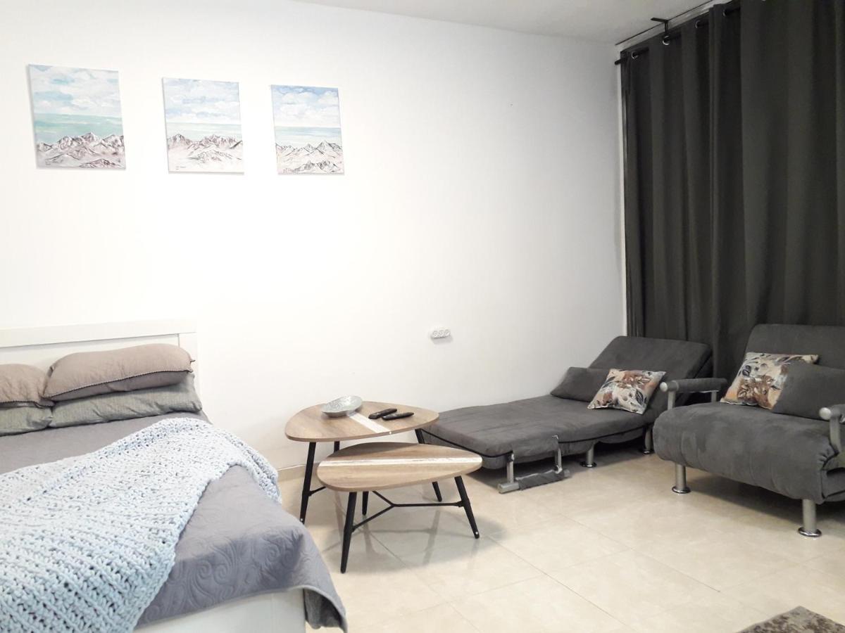 Bat Yam On The Beach Apartment Bagian luar foto