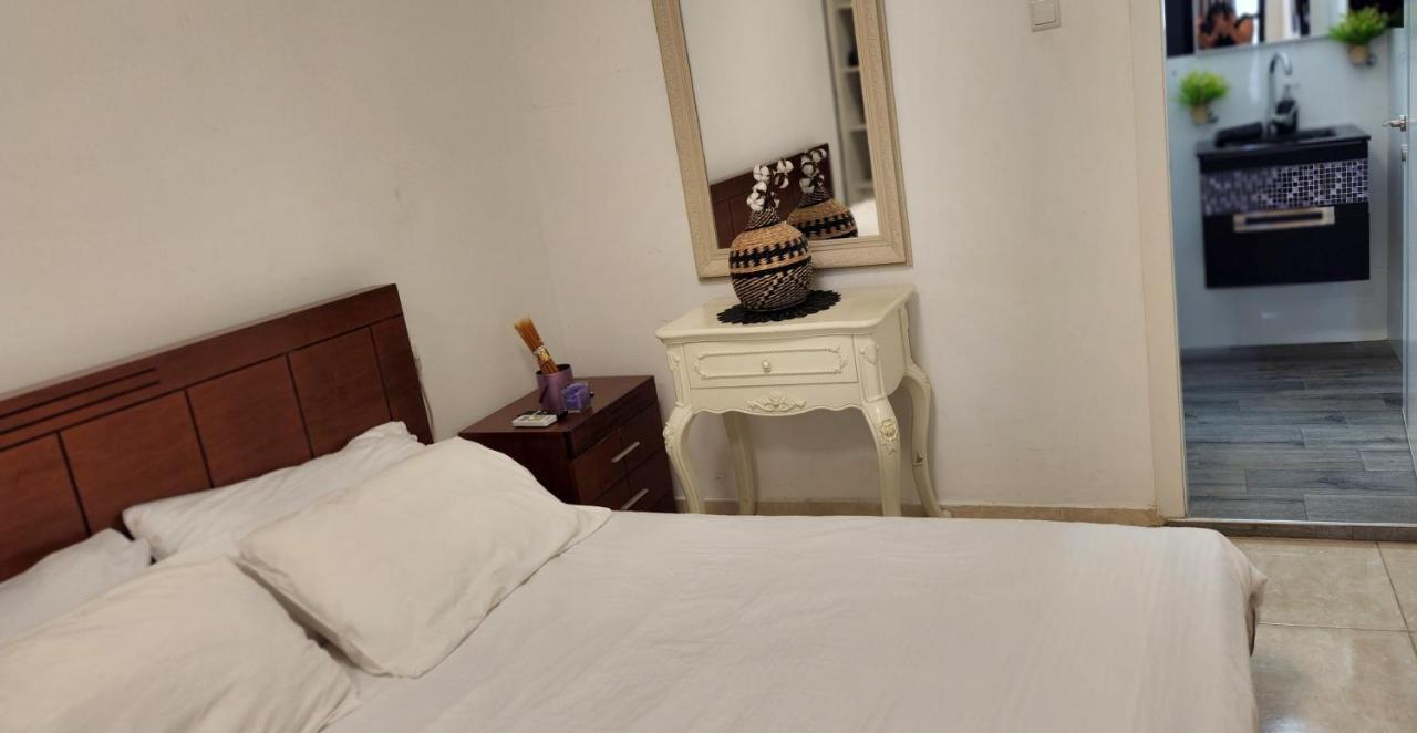 Bat Yam On The Beach Apartment Bagian luar foto