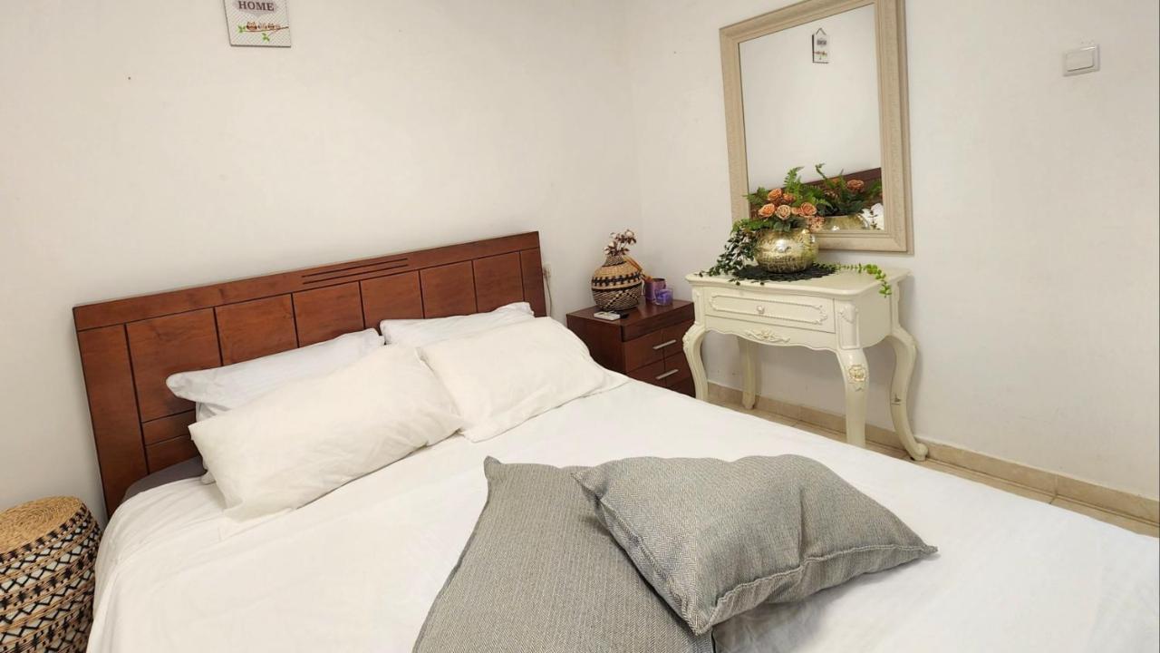 Bat Yam On The Beach Apartment Bagian luar foto