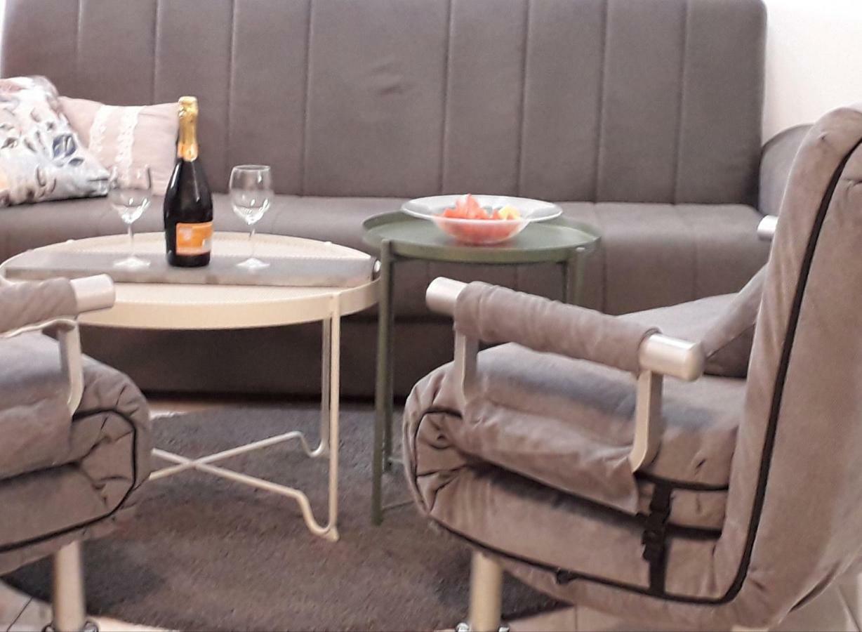 Bat Yam On The Beach Apartment Bagian luar foto
